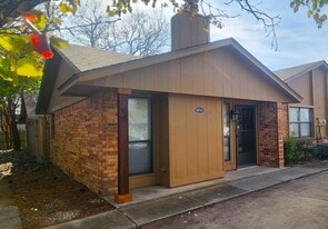 907 NE Tortoise Dr, Unit 1 in Lawton, OK - Building Photo