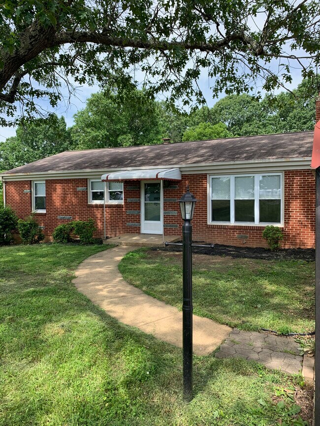 9228 Wards Rd Rentals in Rustburg, VA