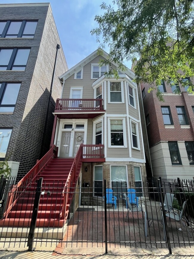 property at 3233 N Wilton Ave