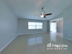 524 Elmwood Ct in Kissimmee, FL - Foto de edificio - Building Photo