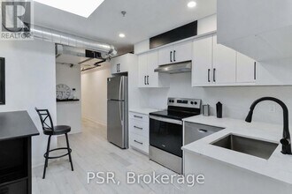 1171 Dundas St W in Toronto, ON - Building Photo - Building Photo