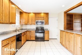 129 Berkshire Dr in Crystal Lake, IL - Building Photo - Building Photo