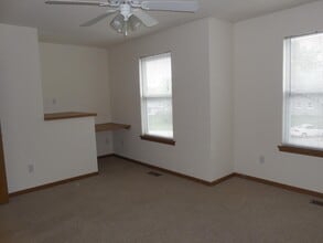 304 Baker St in Baldwin City, KS - Building Photo - Building Photo
