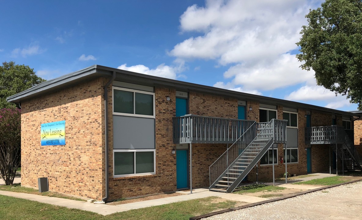 Creekside Apartments in Bridgeport, TX - Building Photo