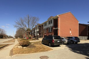 300-350 Simonston Blvd in Markham, ON - Building Photo