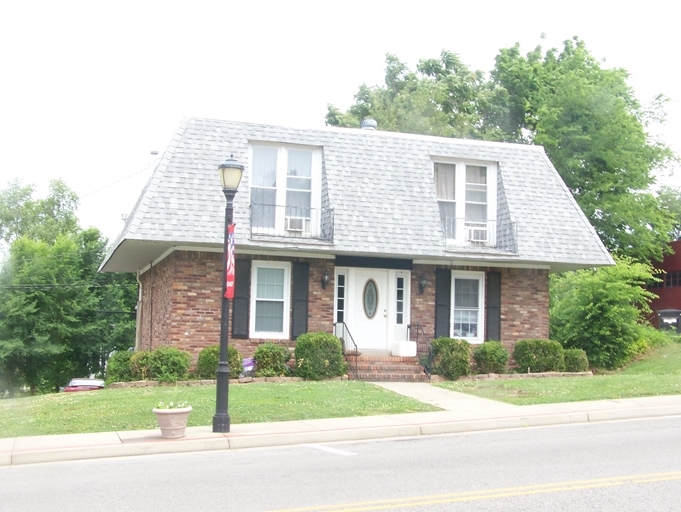 13 Main St in Cadiz, KY - Building Photo