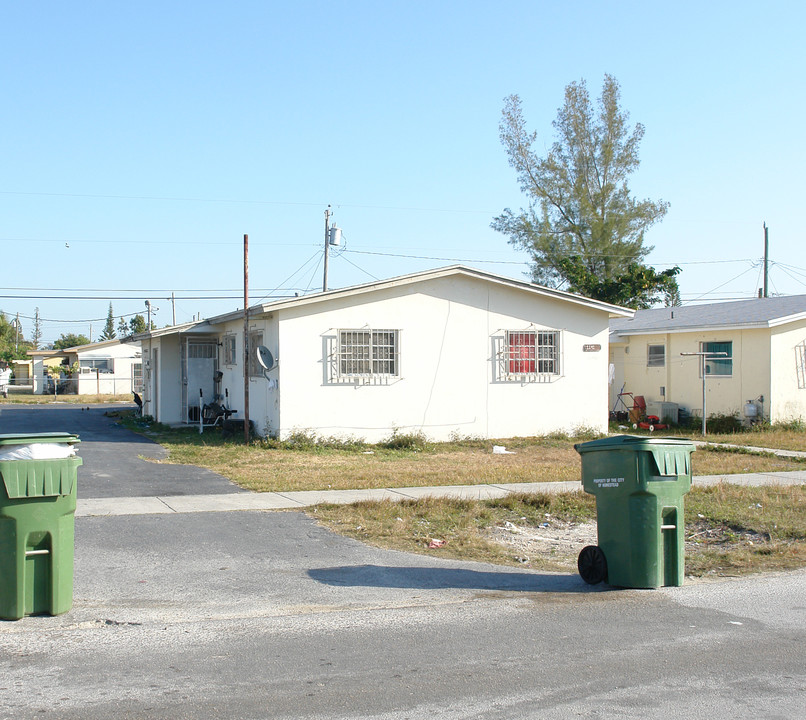 1141-1193 NW 9th Ct in Homestead, FL - Building Photo