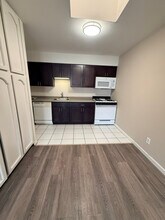 3402 N Oakland Ave, Unit 305 in Milwaukee, WI - Building Photo - Building Photo