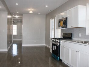 3257 W Warren Blvd in Chicago, IL - Building Photo - Building Photo