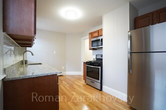 8 Ashford Ct, Unit 3A in Boston, MA - Foto de edificio - Building Photo