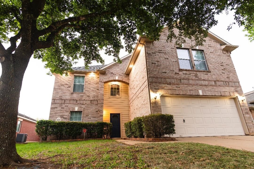 30615 S Sulphur Creek Dr in Magnolia, TX - Building Photo