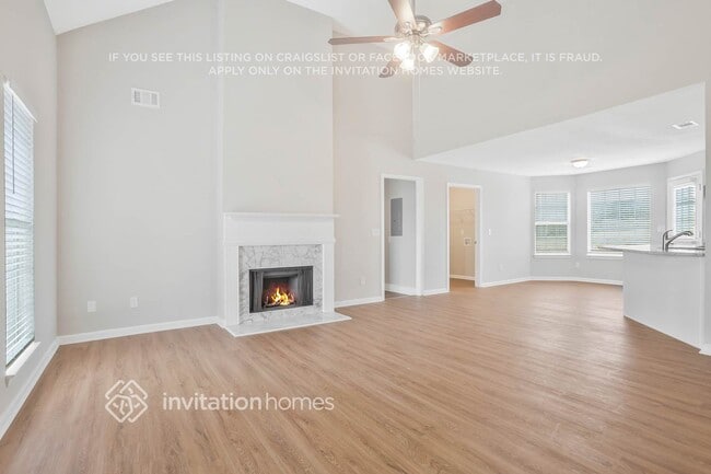 310 Harris Ave in Locust Grove, GA - Foto de edificio - Building Photo