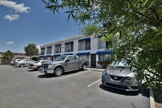 620 Morris St NE in Albuquerque, NM - Foto de edificio - Building Photo