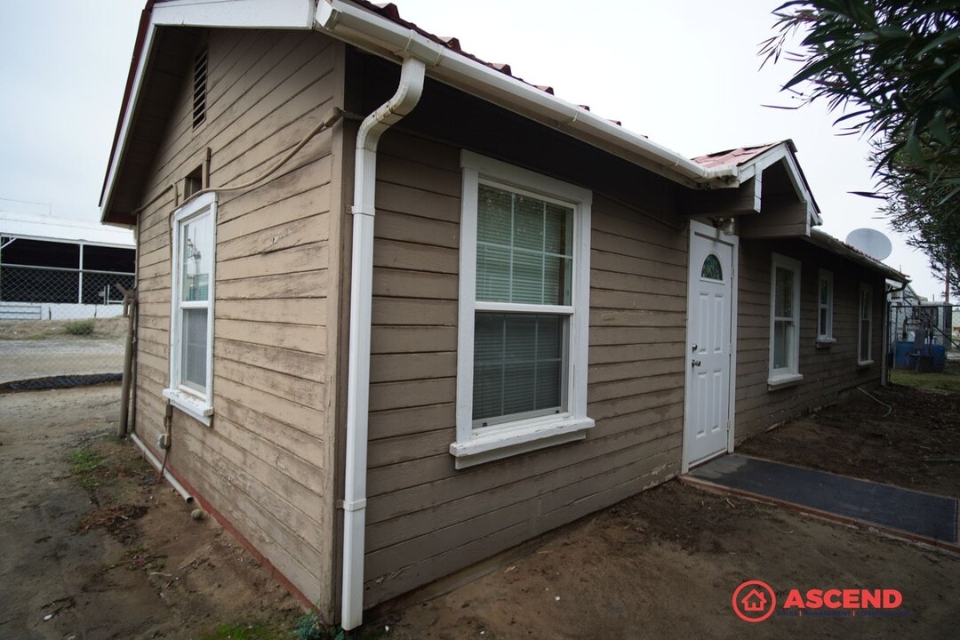 25453 Barbara St in Arvin, CA - Building Photo