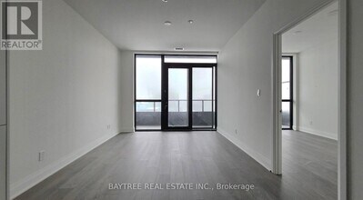 2 Erskine Rd in Mississauga, ON - Building Photo - Building Photo