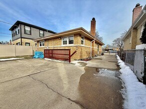 8032 Wisner St in Niles, IL - Building Photo - Building Photo