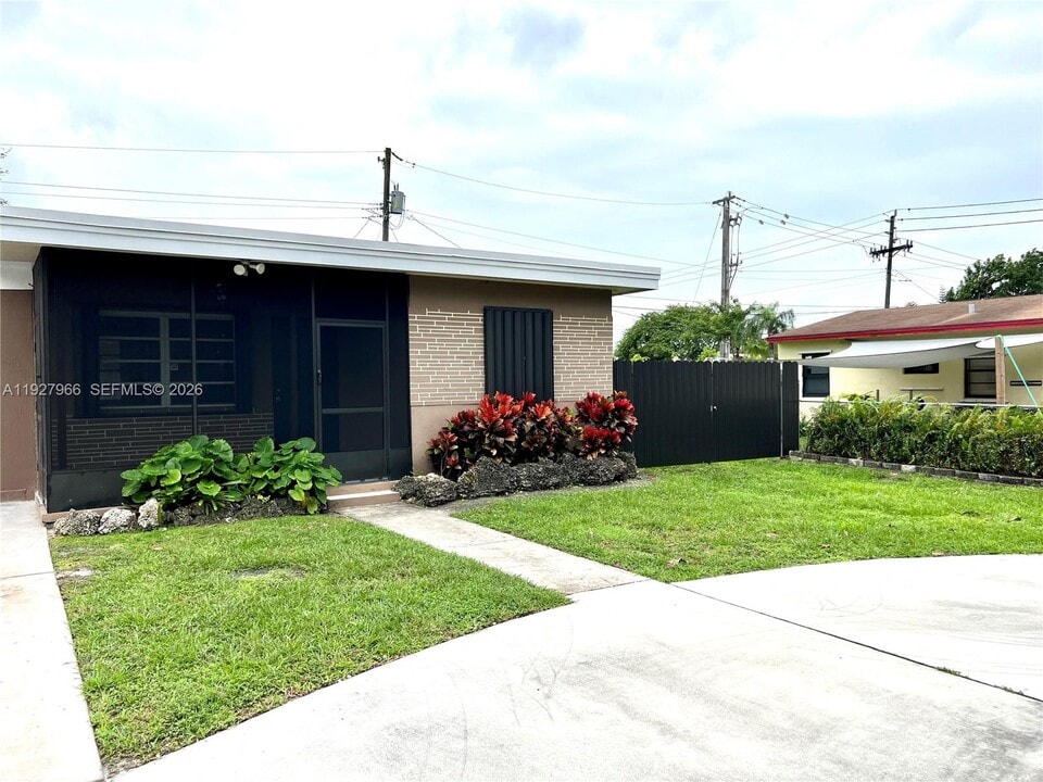 6228 Taylor St in Hollywood, FL - Building Photo