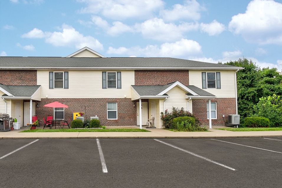 Cedar Glen I in Morgantown, WV - Building Photo