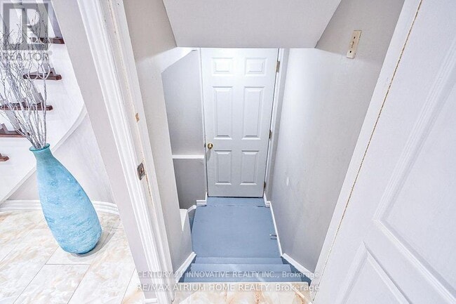 property at 10 Olivewood Dr