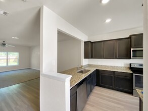 10607 Lost aples Dr in Cleveland, TX - Building Photo - Building Photo