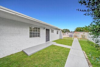 19110 NW 36th Ave in Miami Gardens, FL - Building Photo - Building Photo