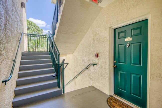 2206 Myrtlewood Cir E in Palm Beach Gardens, FL - Building Photo - Building Photo