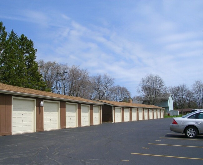 13640 W Cleveland Ave, Unit 7 in New Berlin, WI - Building Photo - Building Photo