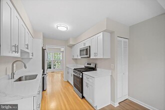 3221 Adams Ct in Fairfax, VA - Building Photo - Building Photo