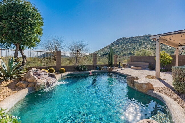 property at 2017 E Creedance Blvd