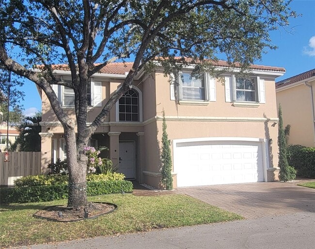 1055 Yellow Birch Ter in Hollywood, FL - Foto de edificio - Building Photo