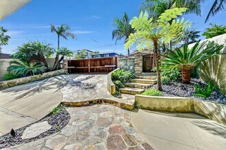 323 Neptune Ave in Encinitas, CA - Building Photo - Building Photo