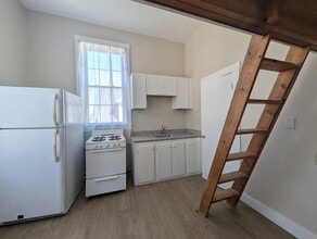 145 Main St, Unit 5 in Newmarket, NH - Foto de edificio - Building Photo