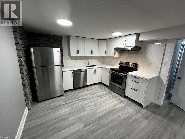 3140 Michael Crescent in Burlington, ON - Building Photo - Building Photo