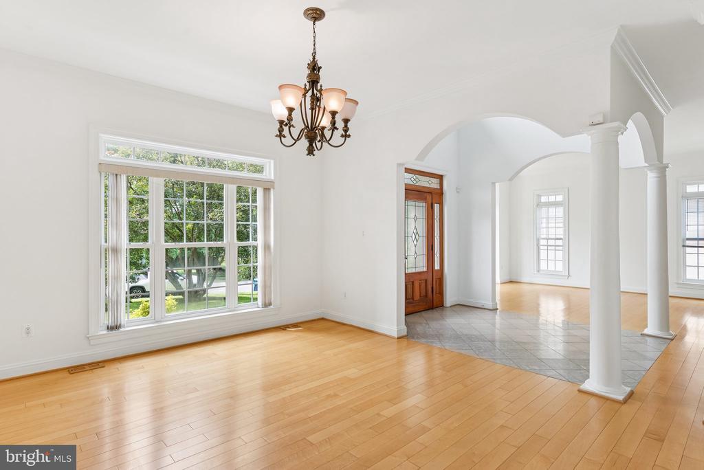 6504 Divine St in McLean, VA - Building Photo