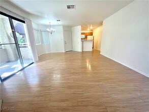 5042 S Rainbow Blvd in Las Vegas, NV - Building Photo - Building Photo