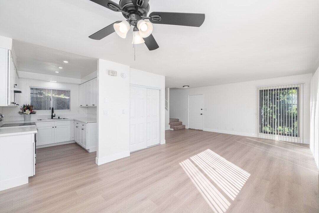 Peninsula Villas in Rancho Palos Verdes, CA - Building Photo