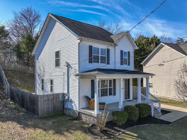 612 E Vailview Ct in Nashville, TN - Foto de edificio - Building Photo