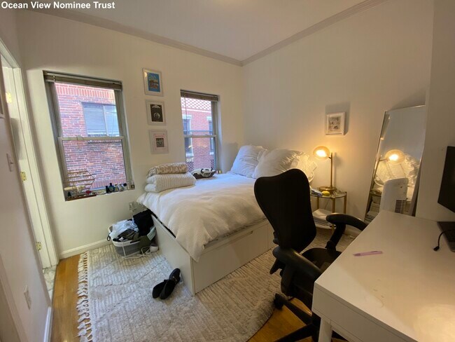property at 8 Wiget St
