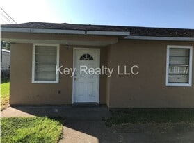 413 Hickory St in Pineville, LA - Building Photo