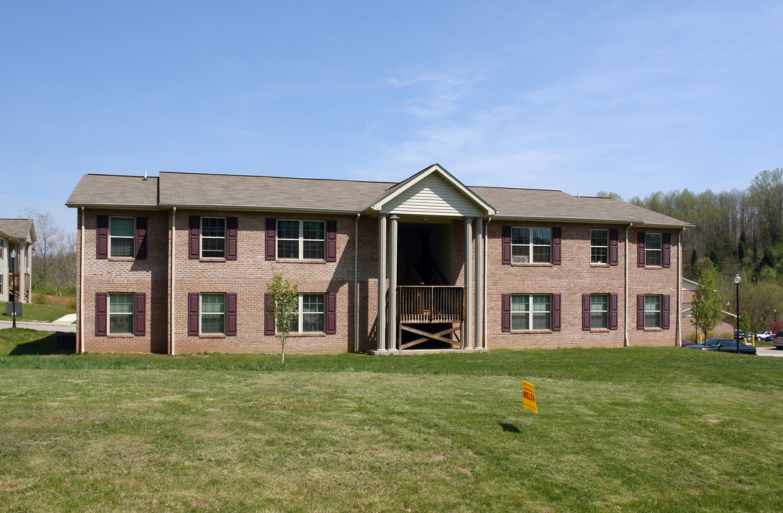 Building 3 in Charleston, WV - Building Photo