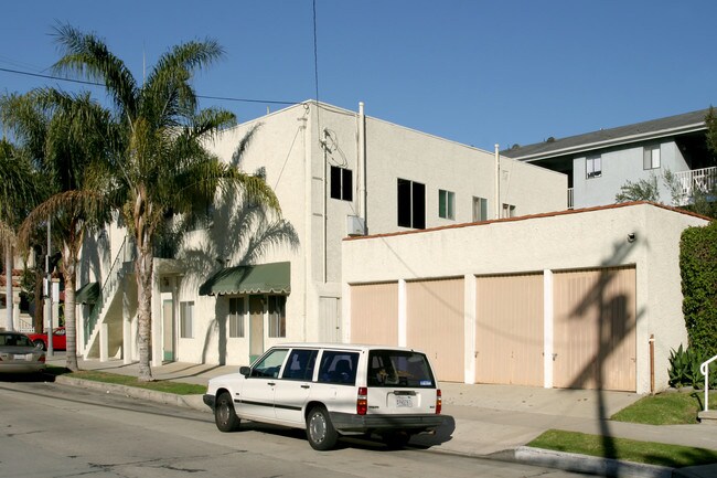 1102 Termino Ave in Long Beach, CA - Foto de edificio - Building Photo