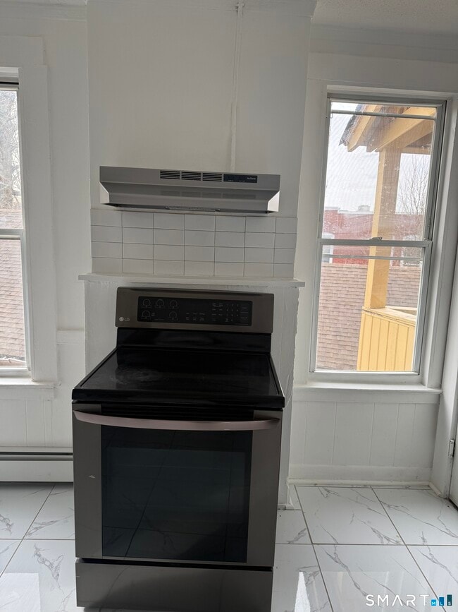 429 Summit St in Hartford, CT - Building Photo - Building Photo