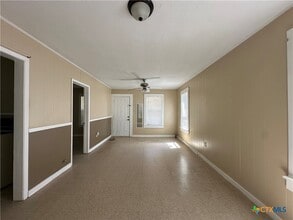 908 Pecan St in Seguin, TX - Building Photo - Building Photo