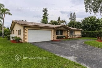 11090 Glenwood Dr, Unit 1812 in Coral Springs, FL - Foto de edificio - Building Photo