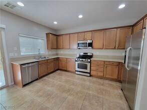 10668 Moss Lake St in Las Vegas, NV - Building Photo - Building Photo