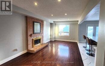 200 Forsyth Rd in Newmarket, ON - Building Photo - Building Photo