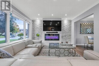 115 Ashbourne Dr in Toronto, ON - Building Photo - Building Photo