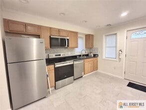 49 Hillside Ave in Sayreville, NJ - Building Photo - Building Photo