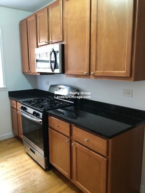 2045 W Berwyn Ave, Unit 3 photo'