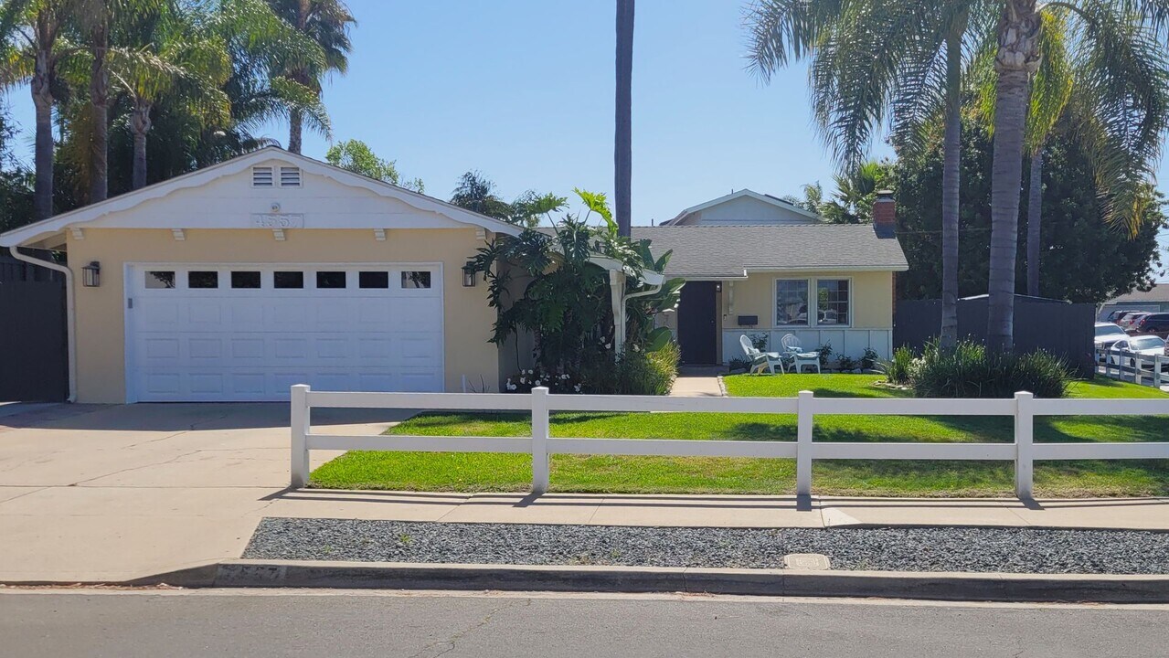 4557 Mt Herbert Ave in San Diego, CA - Building Photo